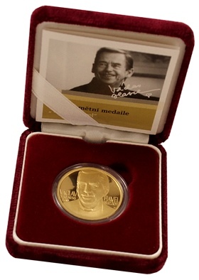 Zlatá půluncová medaile "Václav Havel" proof